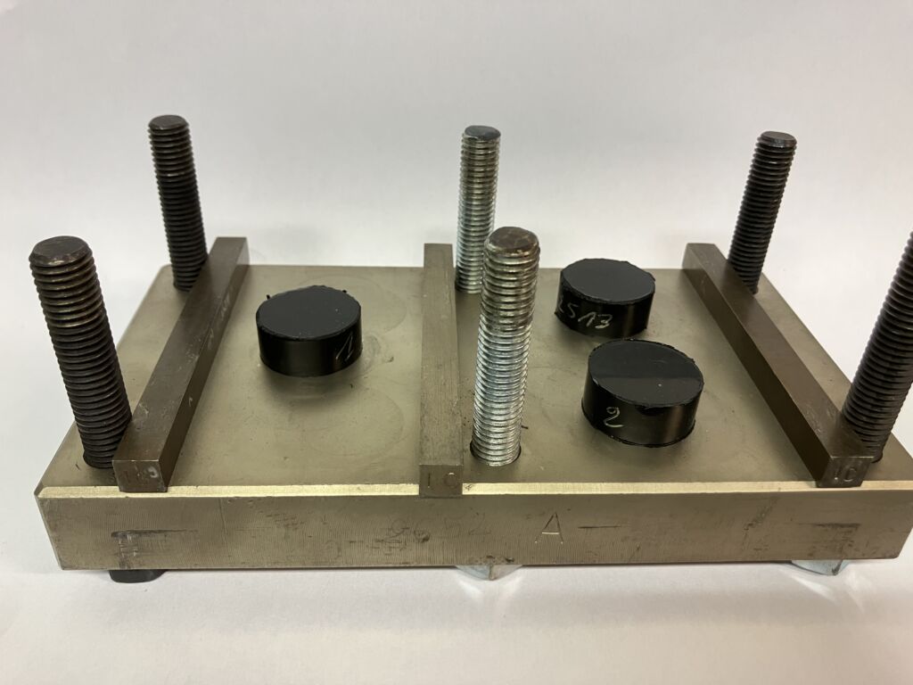 COMPRESSION SET ASSEMBLY WITH RUBBER BLOCK